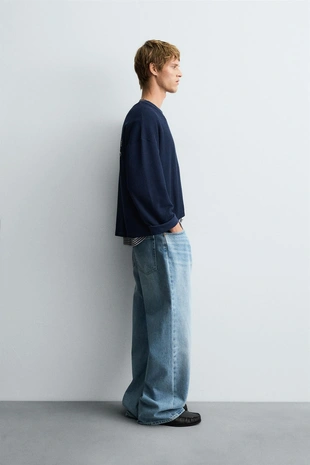 Толстовка с текстурным рисунком и надписями- Заказать в России