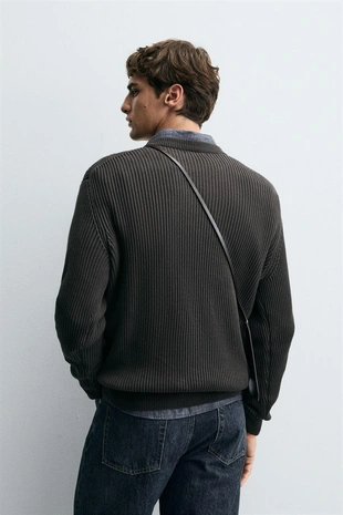 Джемпер рельефной вязки в рубчик- Заказать в России