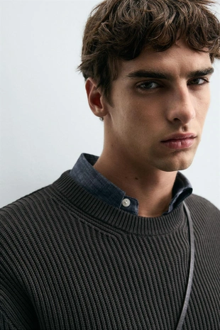 Джемпер рельефной вязки в рубчик- Заказать в России