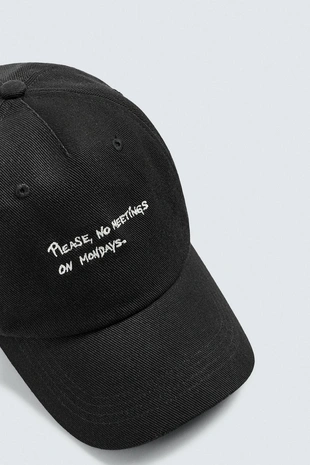 Кепка с контрастной вышивкой- Заказать в России