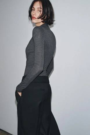 Футболка с драпировкой спереди- Заказать в России