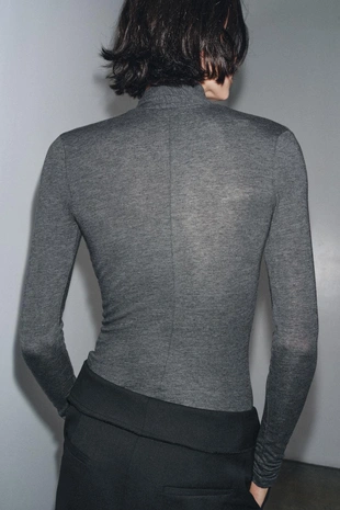 Футболка с драпировкой спереди- Заказать в России