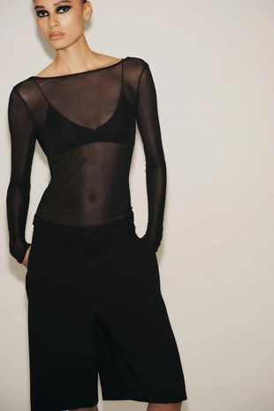 Полупрозрачяя футболка с драпировкой на спине- Заказать в России