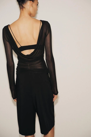 Полупрозрачяя футболка с драпировкой на спине- Заказать в России