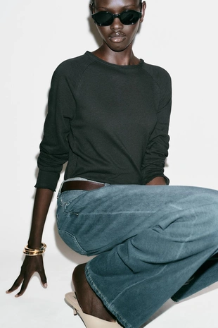 Выстиранная футболка с длинными рукавами- Заказать в России