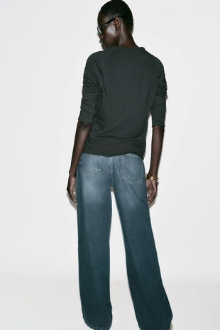 Выстиранная футболка с длинными рукавами- Заказать в России