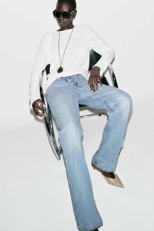 Выстиранная футболка с длинными рукавами