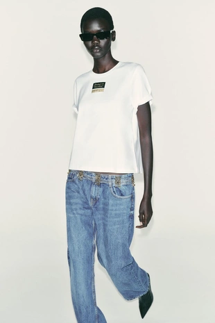 Футболка с короткими рукавами и этикеткой- Заказать в России