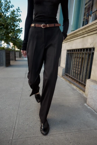 Прямые брюки с ремнем