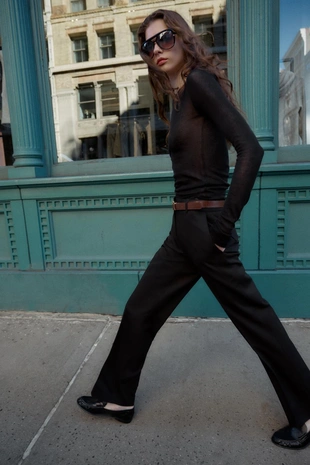 Прямые брюки с ремнем