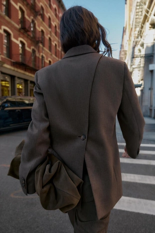 Блейзер с разрезом сзади- Заказать в России