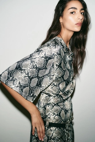 Мини-платье с анималистическим принтом- Заказать в России