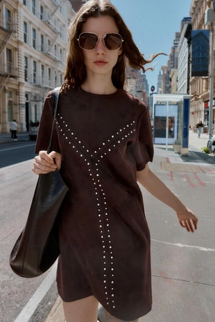 Платье под замшу с заклепками- Заказать в России