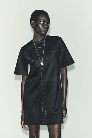 Платье под замшу с заклепками