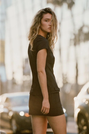 Короткое платье с поясом- Заказать в России