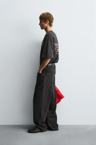 Футболка с эффектом потертости и цифрами- Заказать в России