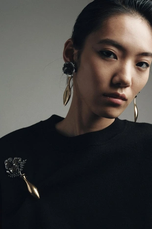 Крупные серьги с цветами- Заказать в России