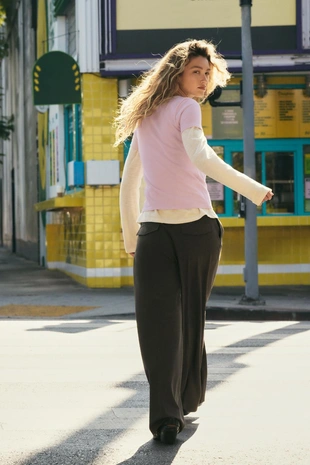 Брюки с защипами и клапанами