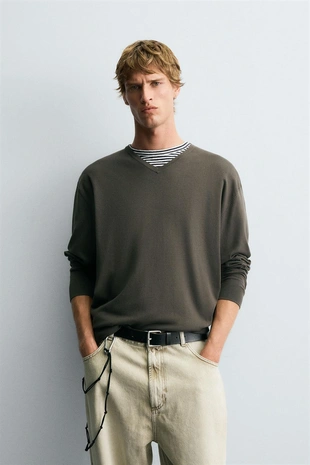 Базовый джемпер с V-образным вырезом