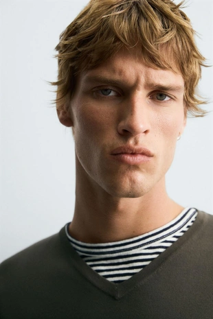 Базовый джемпер с V-образным вырезом- Заказать в России