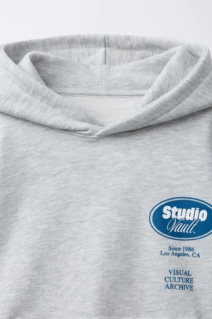 Худи с рельефным текстом и капюшоном- Заказать в России