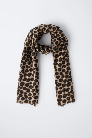 Шарф из мягкой ткани с анималистическим принтом- Заказать в России