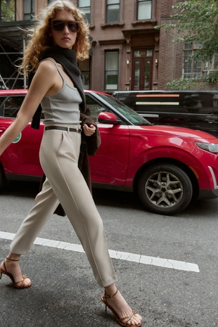 Брюки с высокой посадкой и ремнем