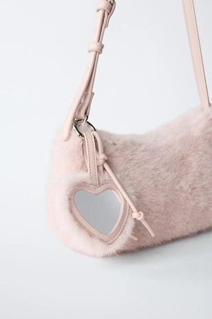 Сумка SHOULDER PELO CHARM- Заказать в России