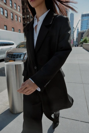 Длинное пальто с подплечниками- Заказать в России