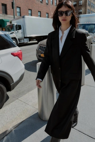 Длинное пальто с подплечниками- Заказать в России