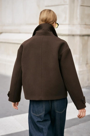 Короткое двубортное пальто- Заказать в России