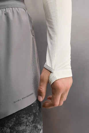 Футболка из технической ткани с воротником на молнии- Заказать в России