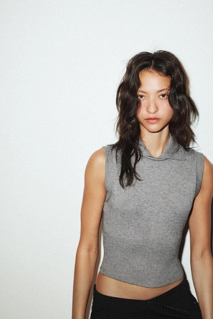 Трикотажный топ-жилет с воротником поло- Заказать в России