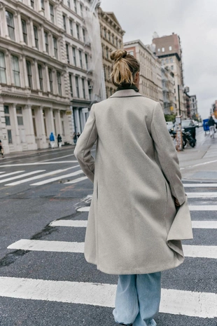 Базовое пальто из мягкой ткани- Заказать в России