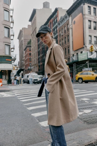 Базовое пальто из мягкой ткани- Заказать в России