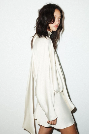 Короткое атласное платье с платком- Заказать в России