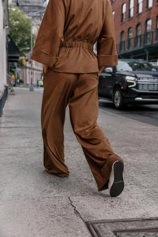 Широкие брюки под замшу- Заказать в России