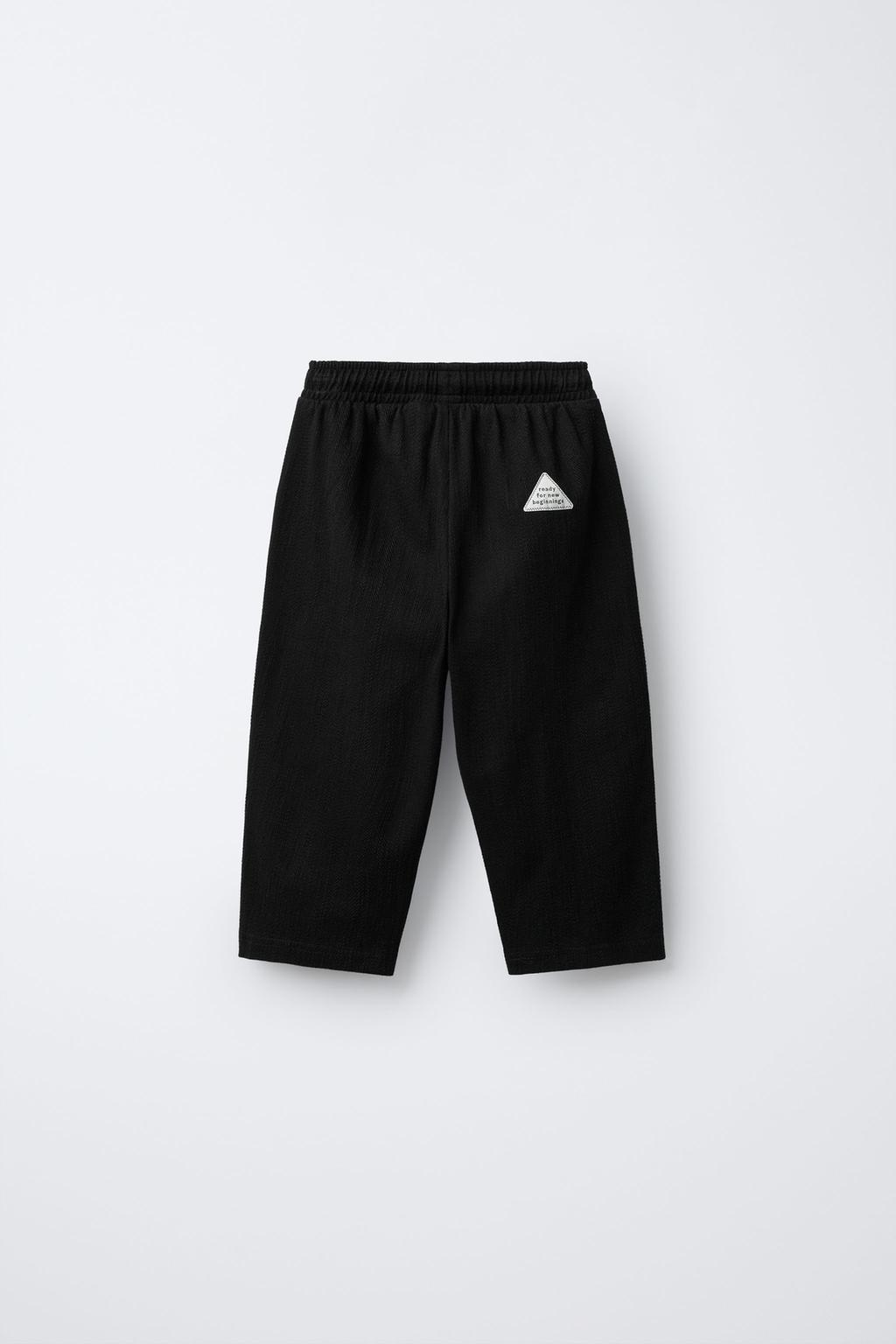 БРЮКИ С ТЕКСТУРНЫМ РИСУНКОМ И НАШИВКОЙ