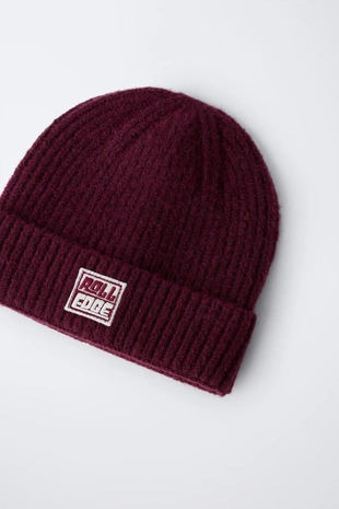 Купить Zara Трикотажная шапка с нашивкой