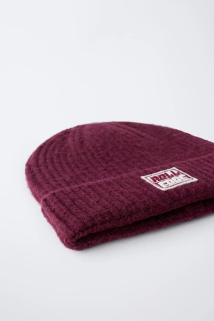 Burgundy | 3739/699/681 - Zara Трикотажная шапка с нашивкой