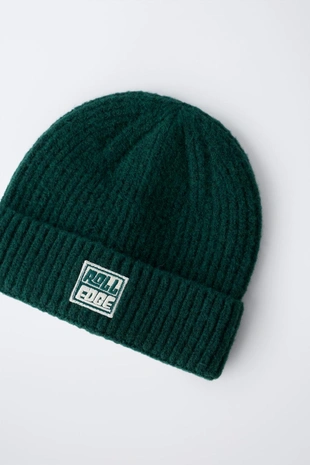 Купить Zara Трикотажная шапка с нашивкой