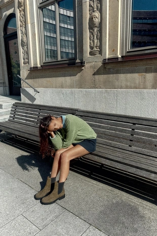 Комбинированный трикотажный свитер поло- Заказать в России