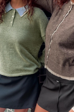 Комбинированный трикотажный свитер поло- Заказать в России