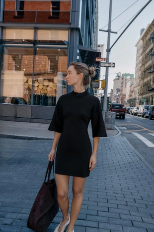 Однотонное трикотажное мини-платье- Заказать в России