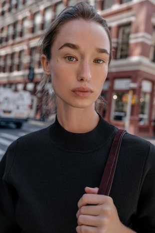 Однотонное трикотажное мини-платье- Заказать в России