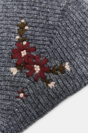 Трикотажный чепчик с цветочной вышивкой- Заказать в России