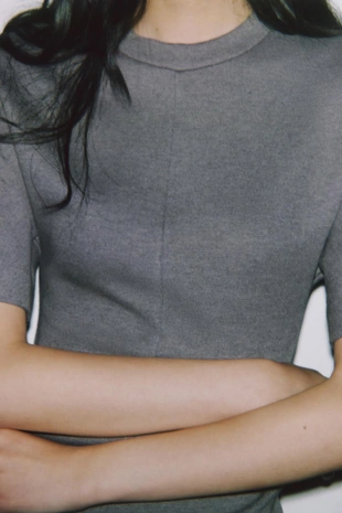 Приталенный топ из мягкой ткани