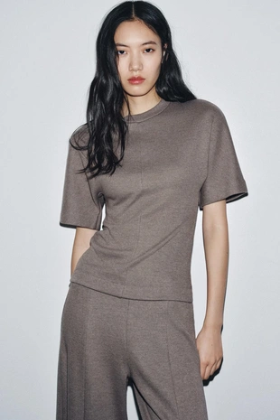 Приталенный топ из мягкой ткани