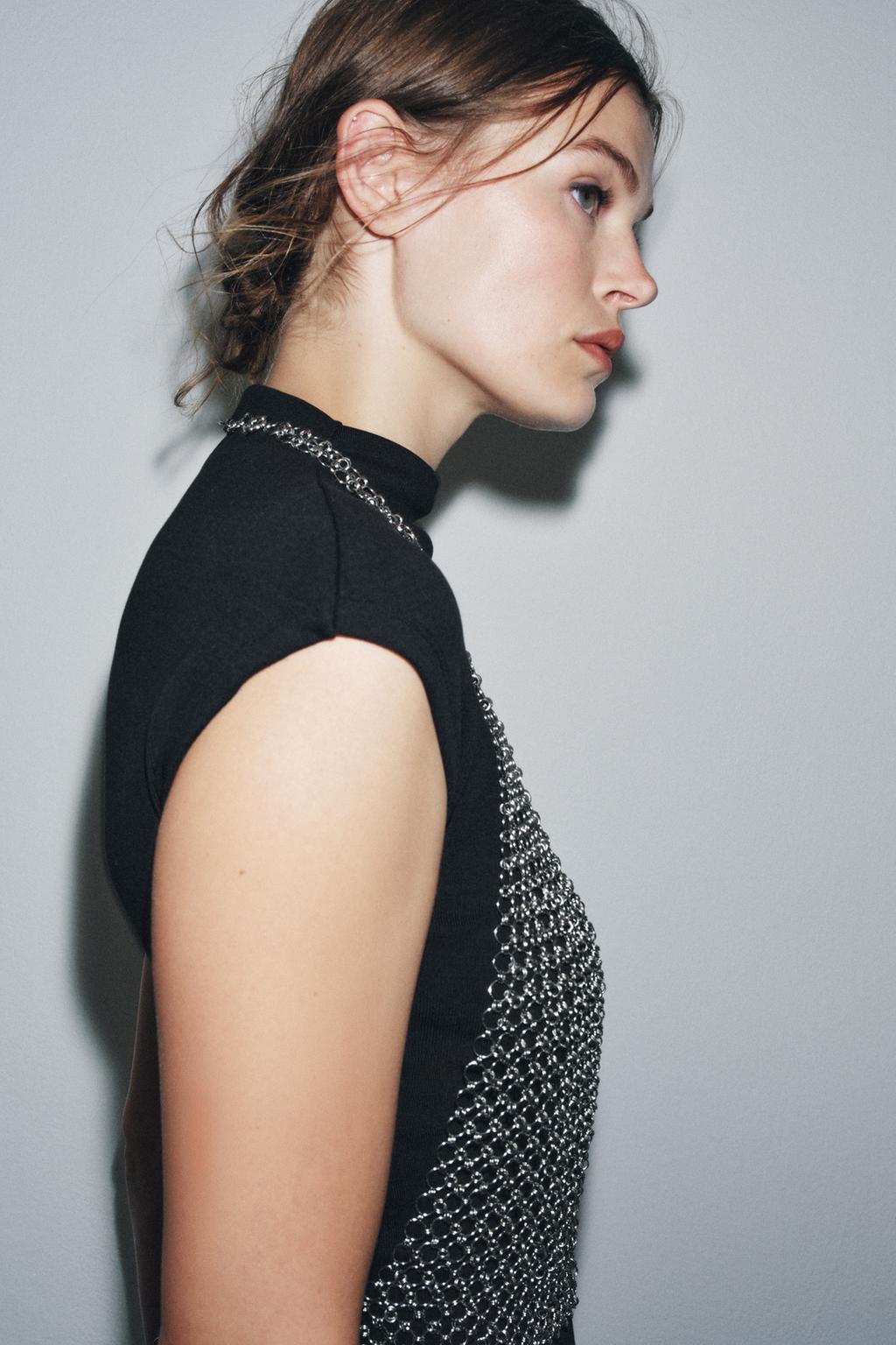 ТОП С МЕТАЛЛИЧЕСКИМИ КОЛЬЦАМИ