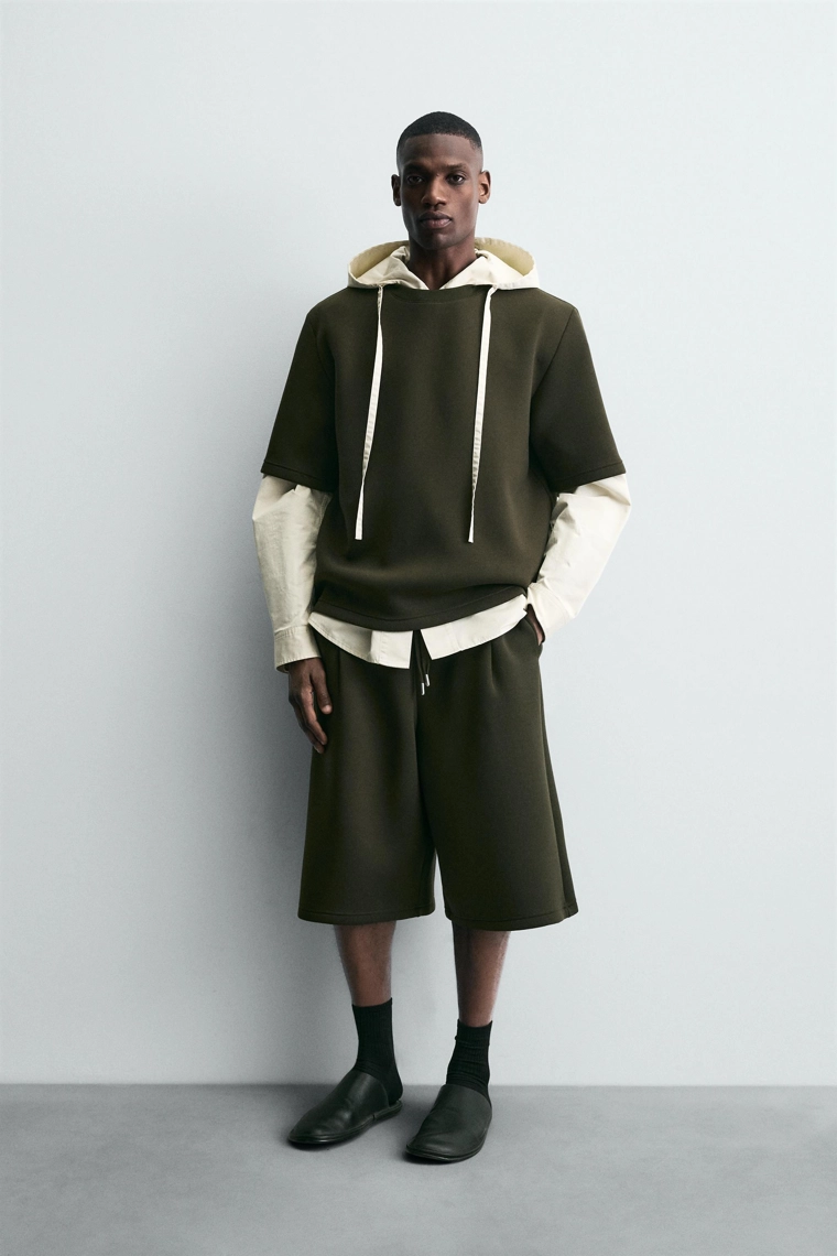 Свитшот с эффектом неопрена и заклепкой